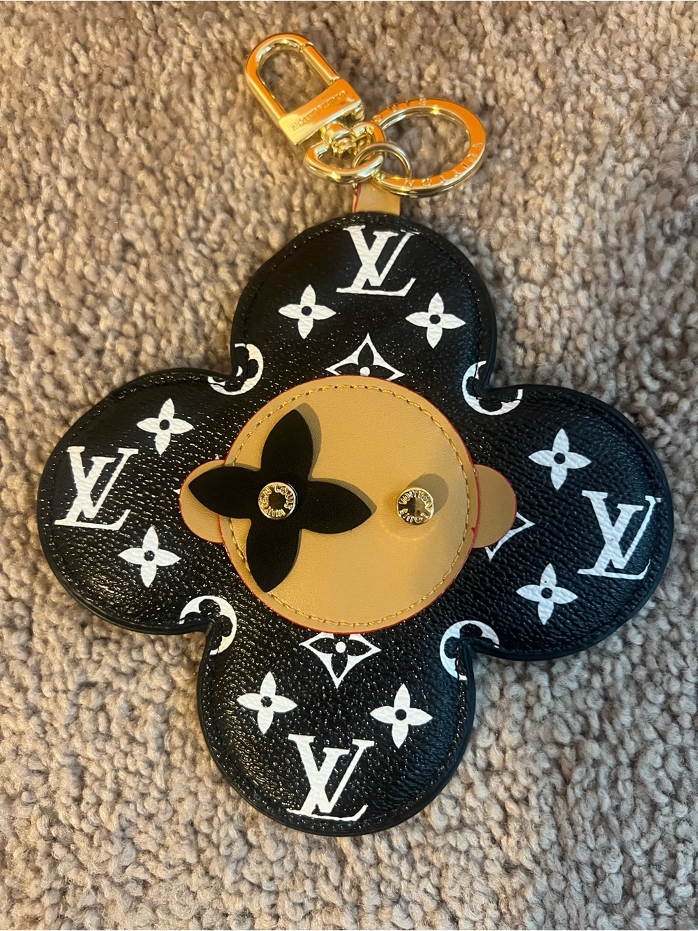 Louis Vuitton Black Monogram Flower Key Holder with Tan Center - Picture 2 of 14